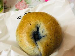 星空蝶豆花烤地瓜贝果面包-啊噗吐呦现场烘焙(麦凯乐店)