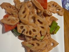 南乳莲藕炒猪颈肉-肥仔文澳门猪骨煲(南京西路店)