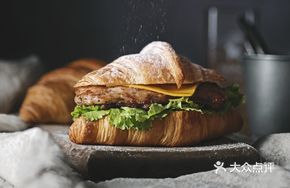 Bull Horn T-Bone Pork Chop Bun
