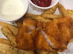 英式炸鱼配宽薯-HELLO 27 意面·沙拉·帕尼尼