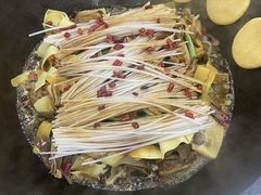 -屯老二农家铁锅炖(奥运村店)