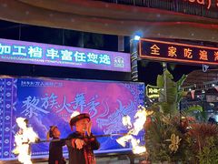 -三亚火车头万人海鲜广场