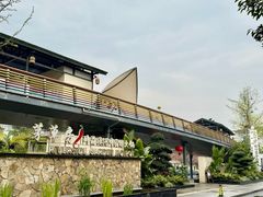 -茅草房·河畔园林火锅