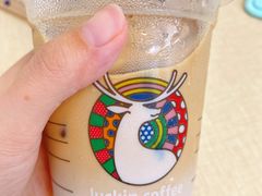 冰桃桃厚乳拿铁-瑞幸咖啡(7号国际商业中心店)