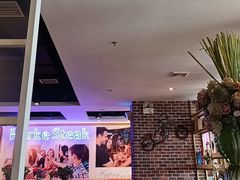-豪客嘉族·麦尼顿西餐厅(乐福天下店)