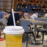 逛荟聚午餐时间到了，走进食通天宜家美食馆，看到干锅鱼