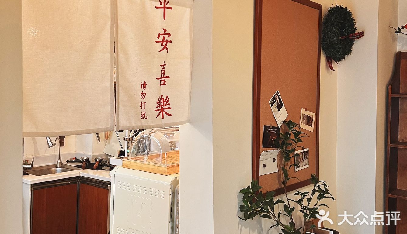 东莞旧城区小河边的独栋古早味老房子咖啡店