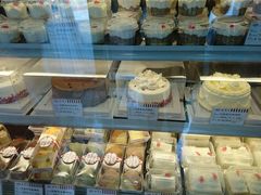 面包甜点陈列柜-红宝石·鲜奶小方·海派西点房(丰庄店)