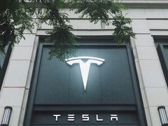 -TESLA 特斯拉(上海太古汇体验店)