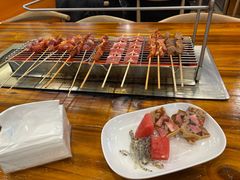 -哈尔滨小酒馆·鲜肉现穿自助烧烤(康新花园店)