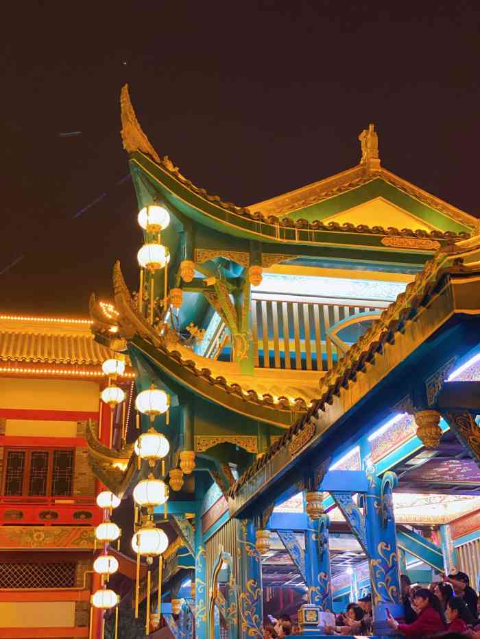 东坡里商业水街-"眉山市东坡区水街,穿越盛世这个地方晚上.