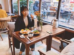 靠窗位-VESH COFFEE(定西路店)