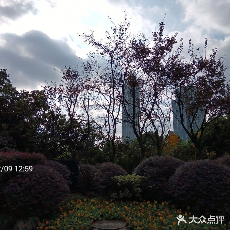 上海市南京路新世界丽笙大酒店45层旋转餐厅