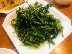 -临江餐馆二楼美食部落