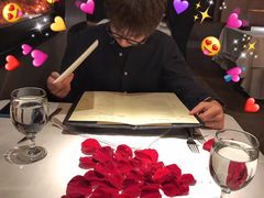 这是我特意让服务员弄的玫瑰花瓣爱心-王品牛排(上海仙霞店)