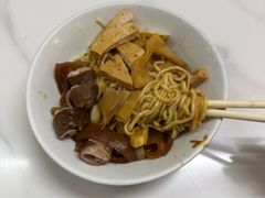 -松树干拌面店