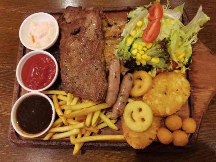 多利亚意式餐厅(武商众圆广场店)-"晚上七点四十左右到的,正好客满,取