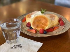 莓果奶油芝士舒芙蕾松饼-UPPER KITCHEN(延安路店)