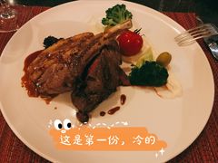 碳烤菲力牛排配香煎海鲈鱼-WOLFGANG PUCK KITCHEN & BAR(迪士尼小镇店)