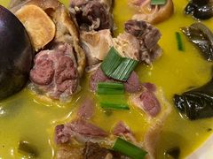 -帅巴人舅母子腊蹄民俗村
