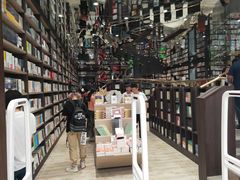 -钟书阁(群光广场店)