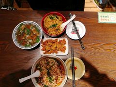 张飞牛肉面-爆炸头阿姨小四川正宗川味小吃(无任何分店)
