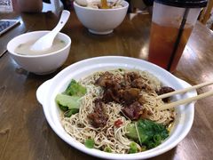 牛腩竹升捞面-七叔公面家(拱北口岸店)