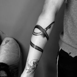 -SNOW TATTOO STUDIO