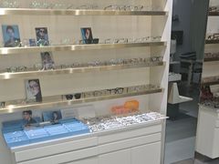 -视野联行眼镜•蔡司•依视路(温江店)
