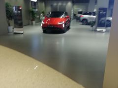 -小鹏汽车体验中心(苏州龙湖狮山天街店)