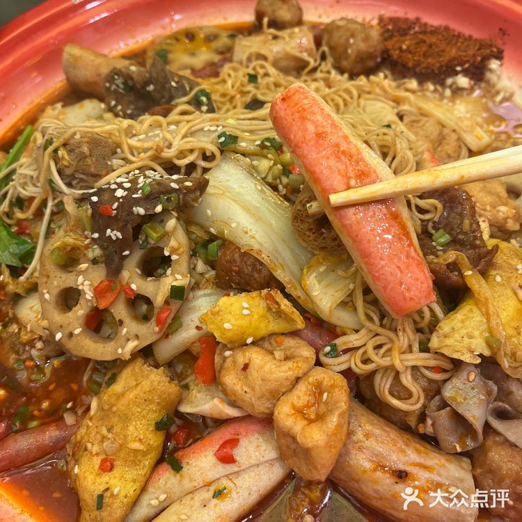 万物皆可烫！大盘子是他们家特色！一盘满满成都味道