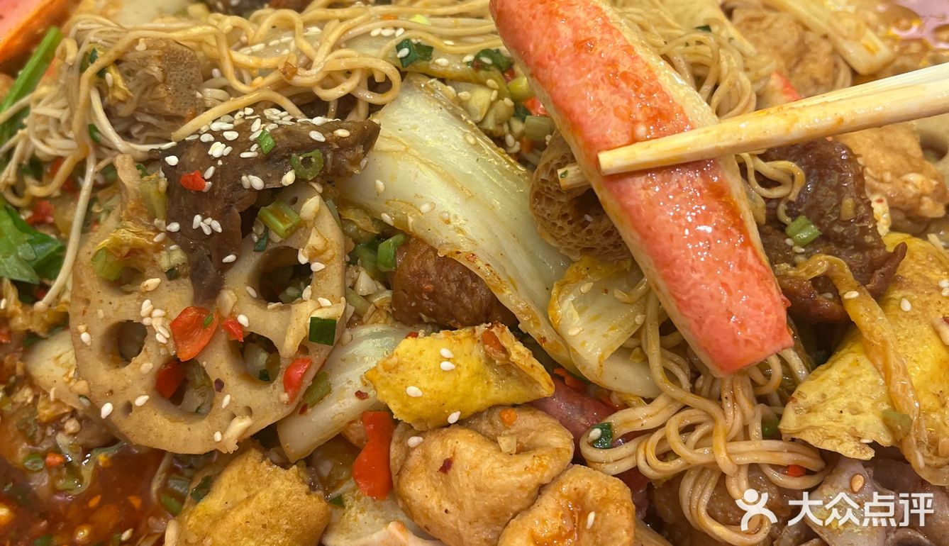 万物皆可烫！大盘子是他们家特色！一盘满满成都味道