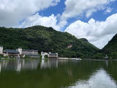 -英德宝晶宫天鹅湖茶语温泉