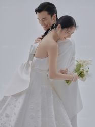 -至臻微拉婚纱摄影
