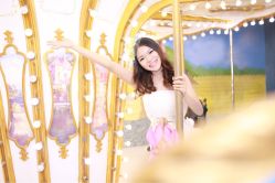 -现代经典婚纱摄影