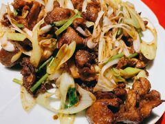 葱爆羊肉-魁盛居百年鲁菜馆(中林路店)
