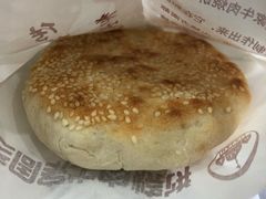 芝麻烧饼-穆得·老周家牛肉烧饼(普利街店)
