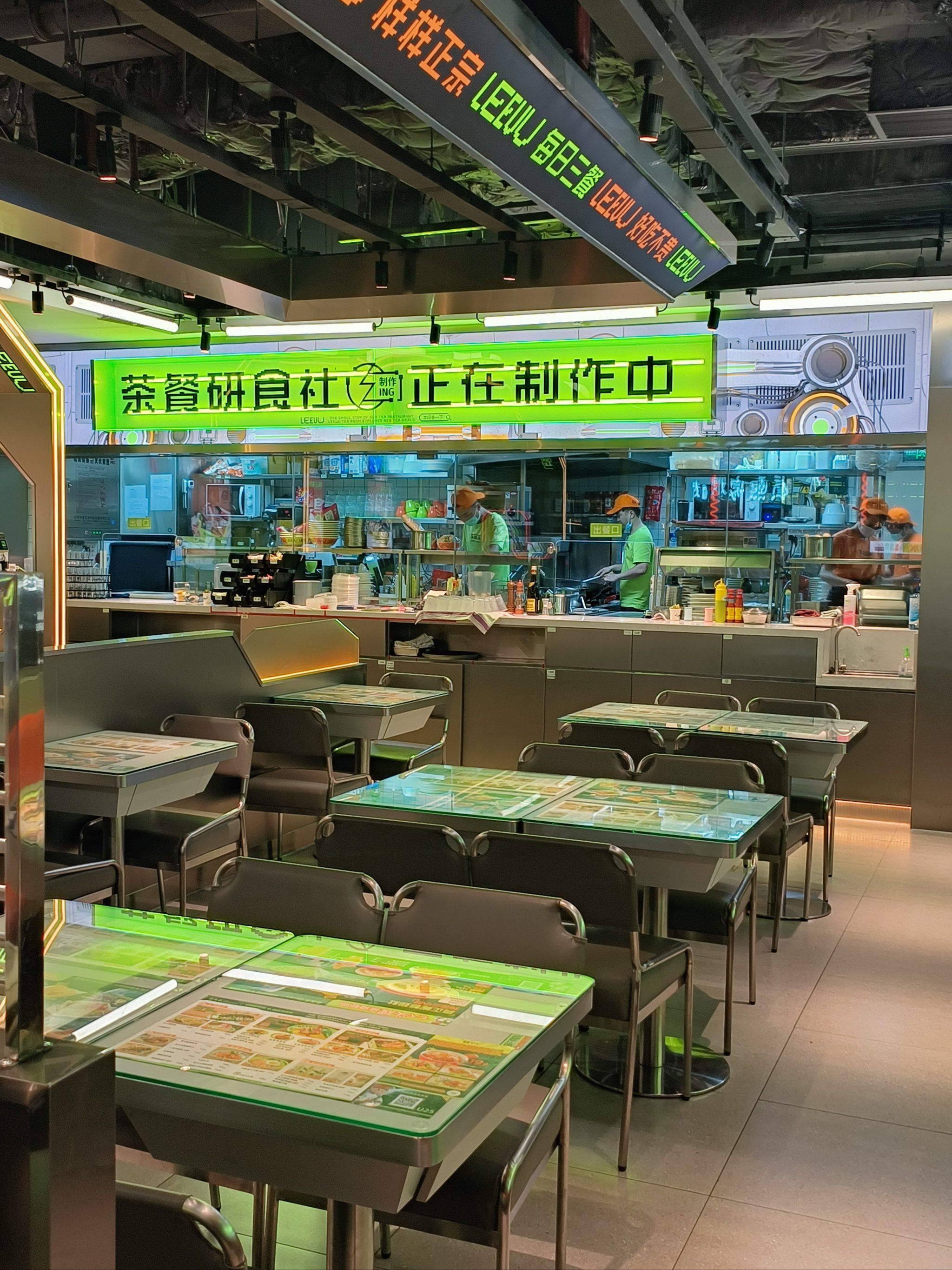 在万达逛街看到一家有这创意的餐厅店内专修很合我的心意进去了解了