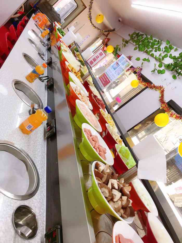 锅耳朵旋转自助小火锅-"这是一间在万达火车头步行街的一家小店,无.