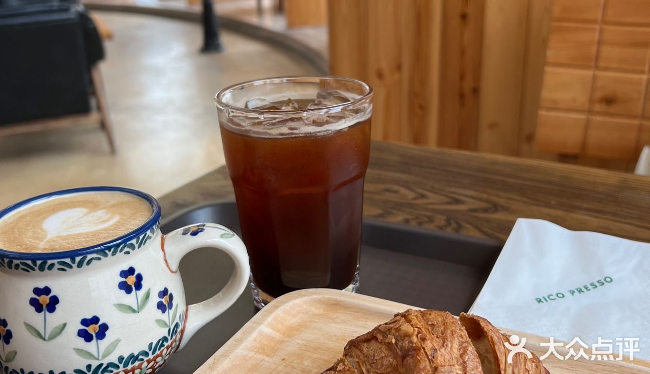 下次去必须把杏仁牛角包吃到！