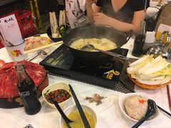 -鲜入围煮花胶鸡海鲜火锅