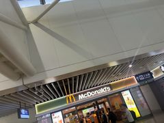 -麦当劳(上海虹桥站30B检票口楼上)
