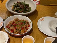 -爱碗亭·鲜炒湖南菜(壹城中心店)