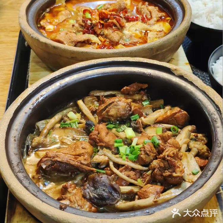 生意很好的老成都砂锅菜