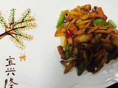 鲜沙参炒排骨-宜兴隆家宴·私房菜(泰安华庭店)