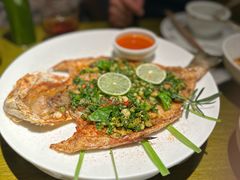 香茅草烤鲈鱼-一坐一忘云南菜(卓悦中心)