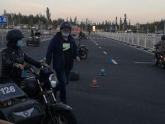 -东方时尚驾校摩托车考试场