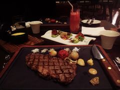 -恰餐厅及酒吧 CHAR Bar & Grill (北京丽都皇冠假日店)
