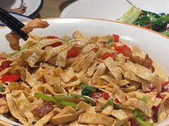 豆油皮炒肉丝-董厨煨汤馆(车站路店)