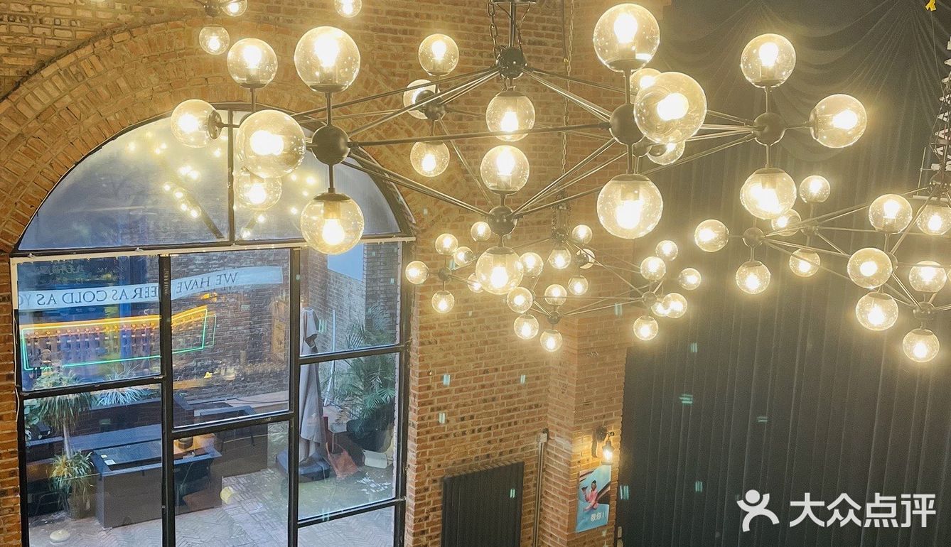 这家新店有点东西，它家咖啡能舔杯！